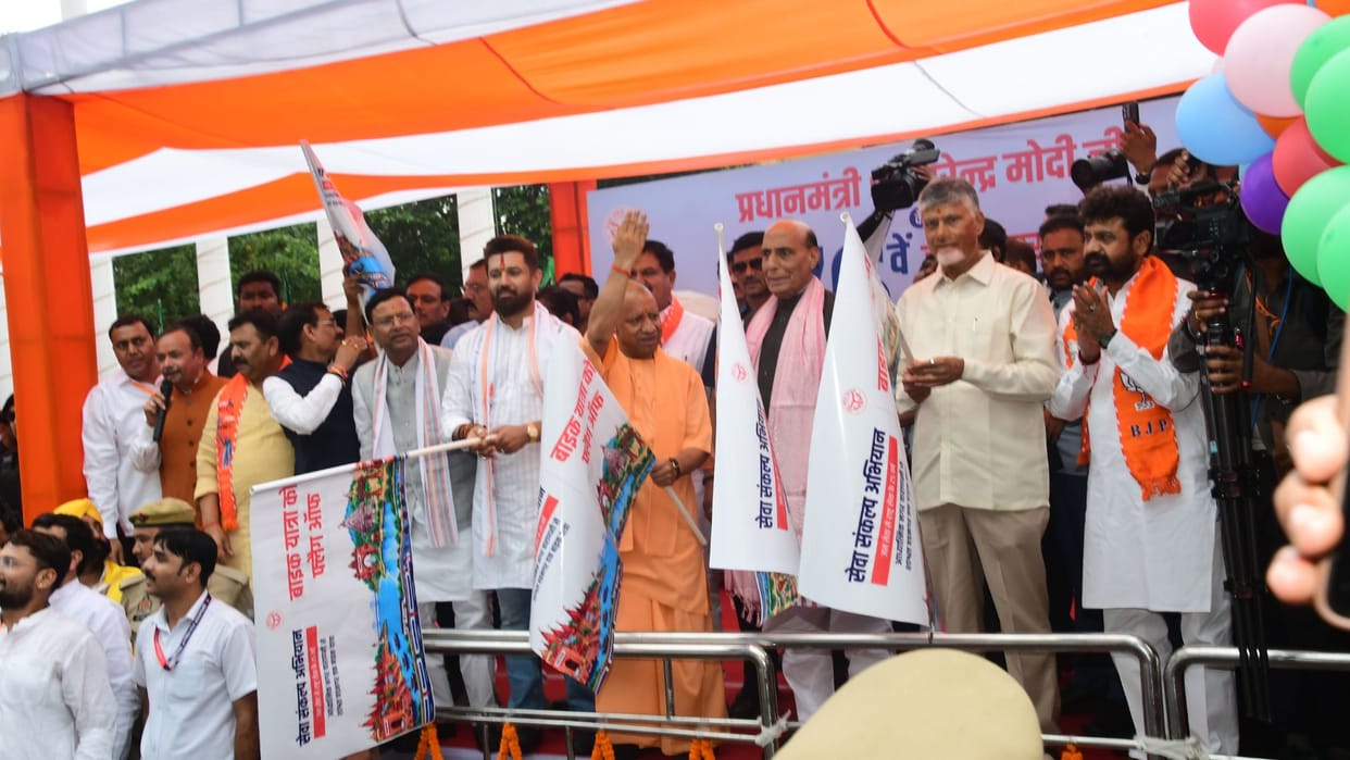 Seva Sankalp Abhiyan 500 youths on 250 bikes will travel through 1,159 villages over 20 days to reach Vadnagar