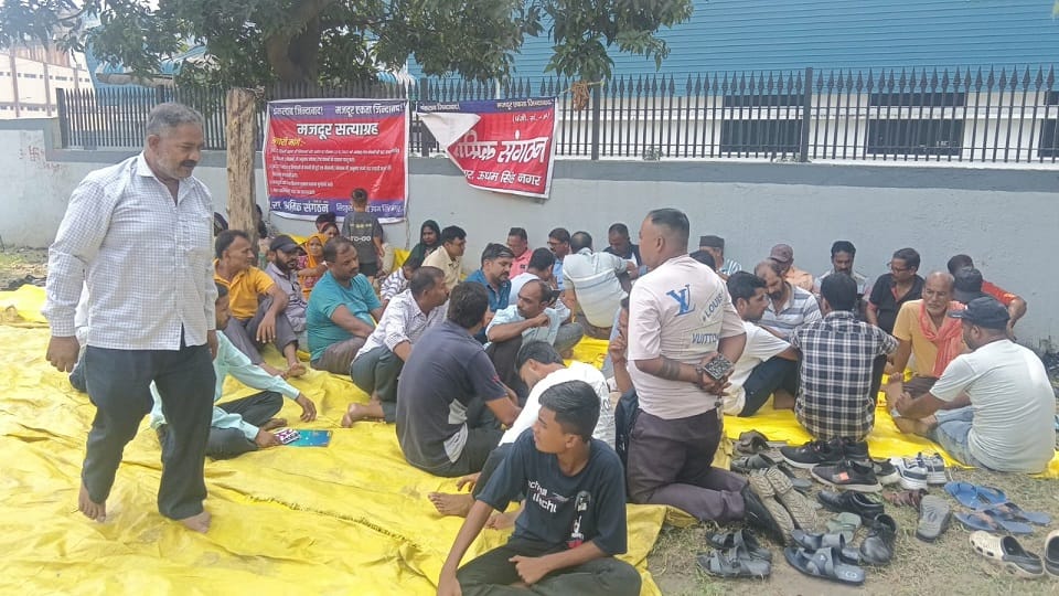Satyagraha continues for the fourth day at the company gate demanding reinstatement in rudrapur