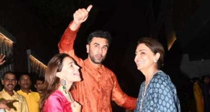 Ranbir Kapoor treats paps to sweets Alia Bhatt Raha and Neetu Kapoor joins Ganpati visarjan
