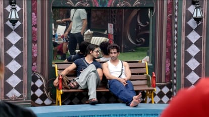 Bigg Boss 20 Aman Gandhi Says Aasif Khan Is Sasti Copy Of Irrfan Khan In Salman Khan Show Bb Updates