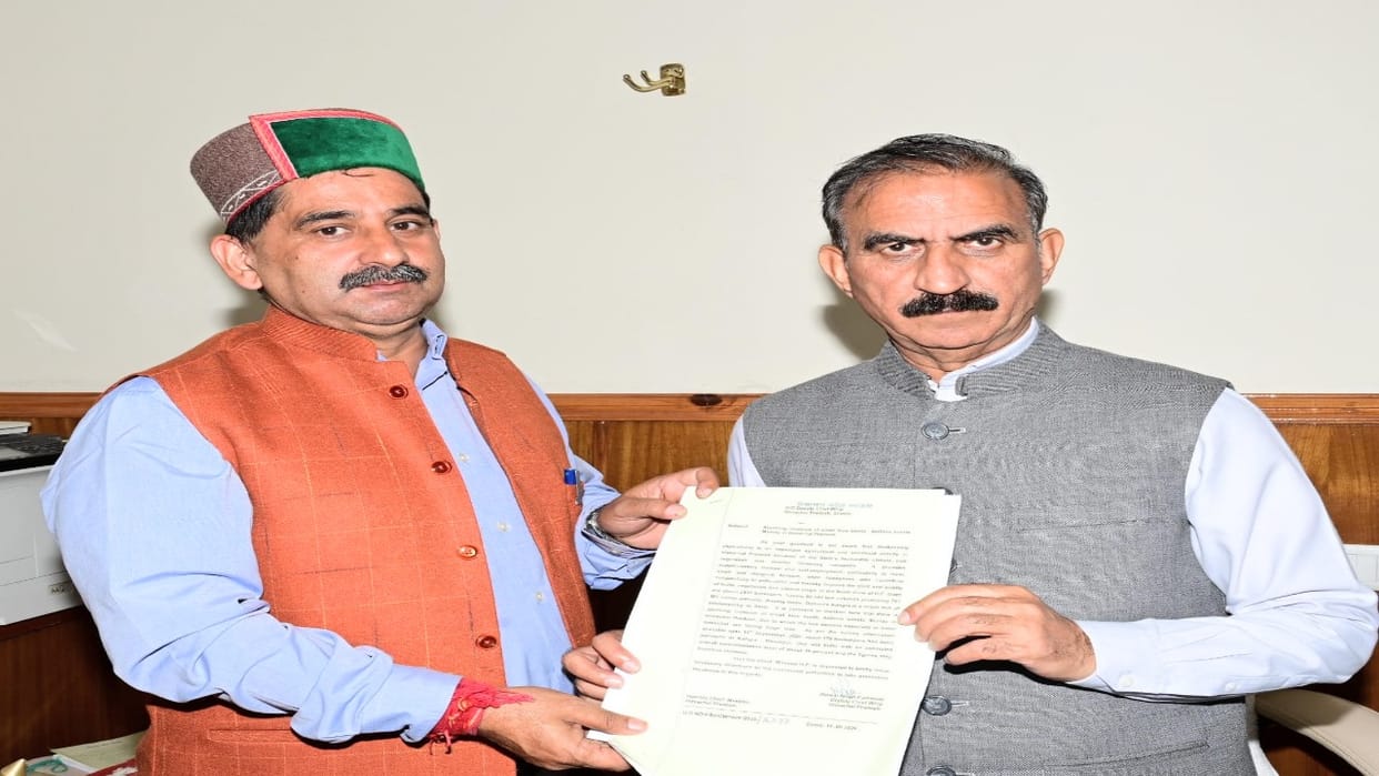 Shimla: A delegation of beekeepers, led by the Deputy Chief Whip, met CM Sukhu.