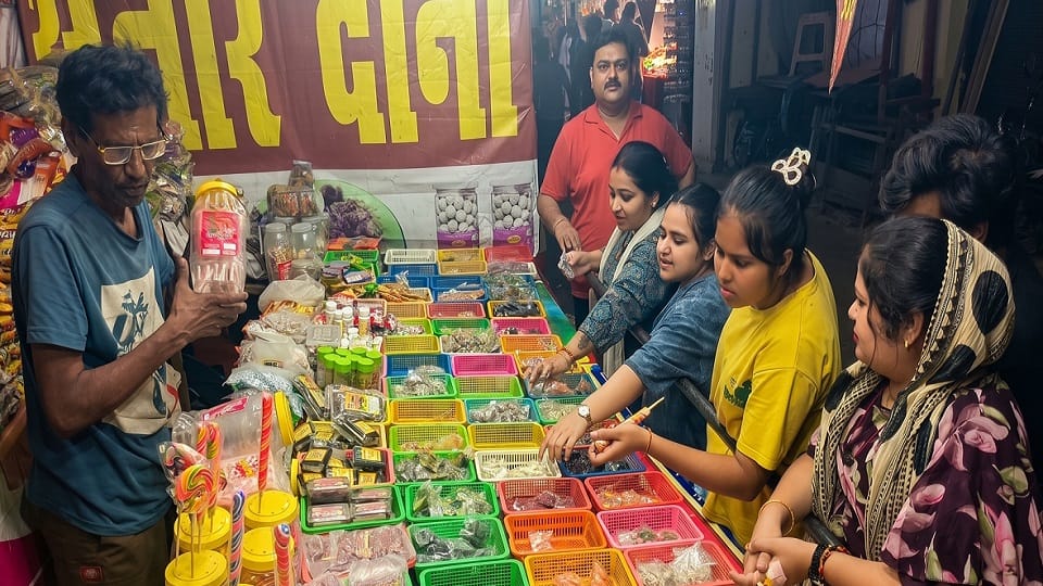Hathras Dauji Maharaj Mela Rajasthani Khatti Meethi Toffee Anardana Goli