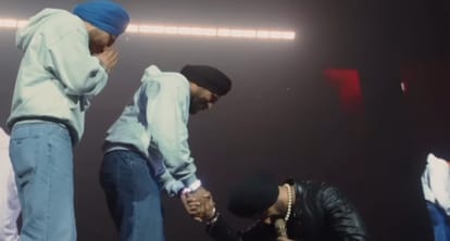 Diljit Dosanjh bows down to fans at Wembley gifts them for attending his concert users praise