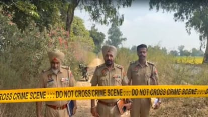 घटनास्थल पर मौजूद पुलिसकर्मी