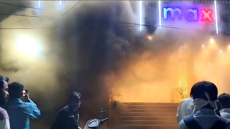 Fire breaks out in a three-storey building in Kanpur 24 people trapped in a shopping complex and hotel