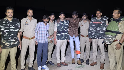 मुठभेड़ में घायल आरोपी सुजीत पटैरिया को अस्पताल ले जाते पुलिसकर्मी