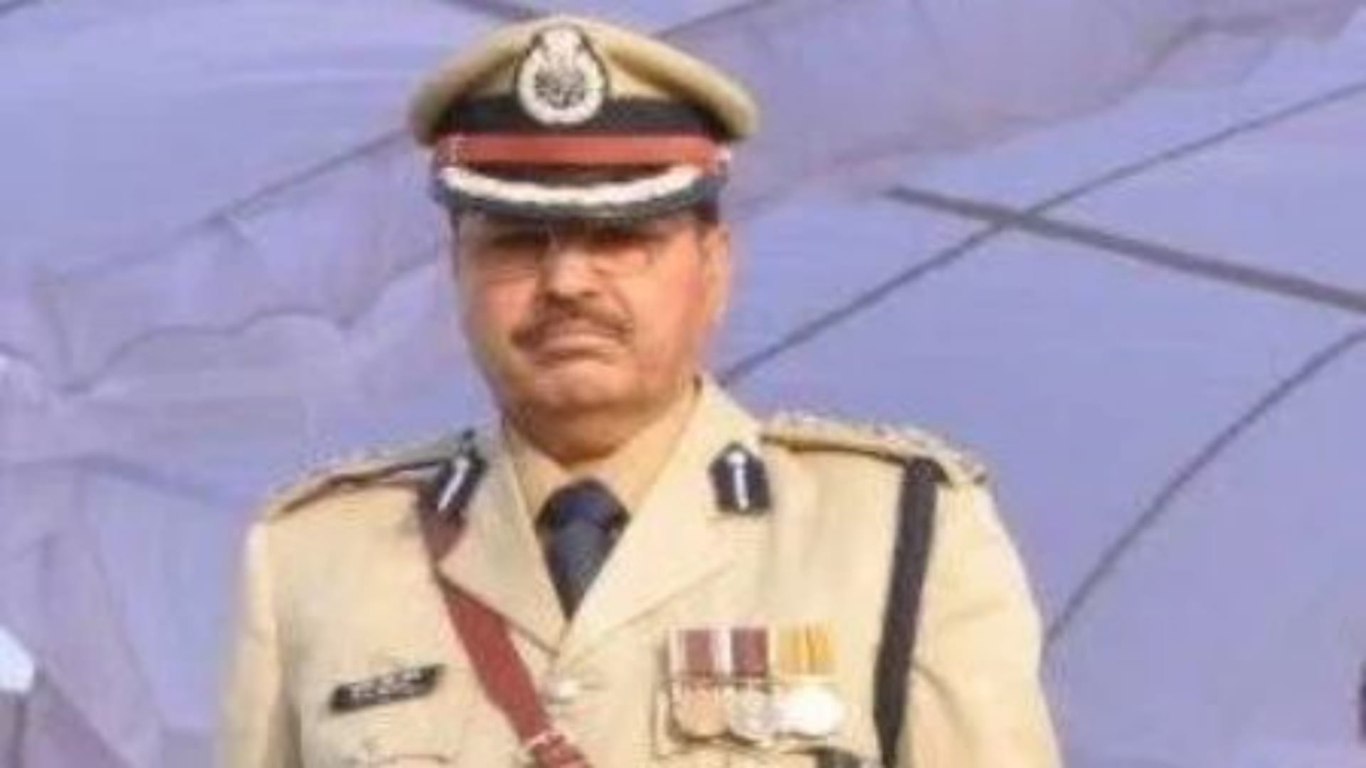 रिटायर्ड आईपीएस पर फर्जी जाति प्रमाण पत्र मामले में एफआईआर