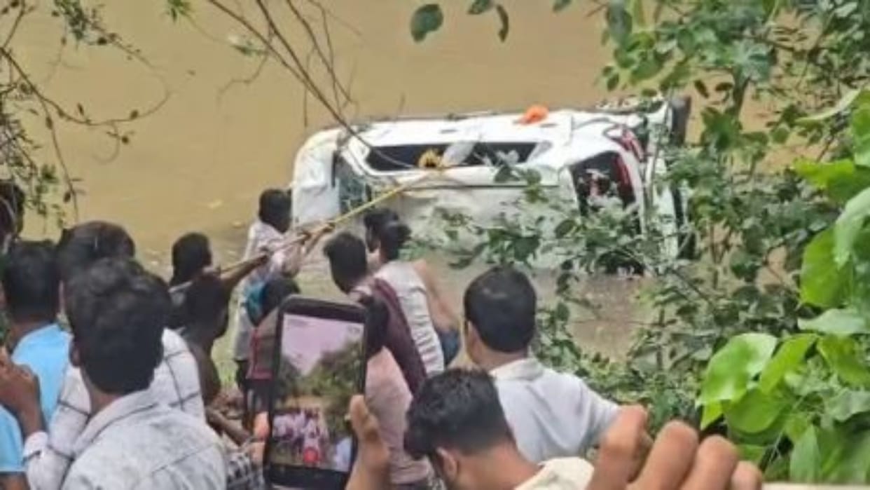 Nalkheda Tragedy: 8 Odisha Devotees Returning from Baglamukhi Temple Killed After Car Swept Away in Stream