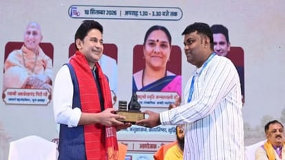 युवा धर्म संसद में गरजे मनोज मुंतशिर