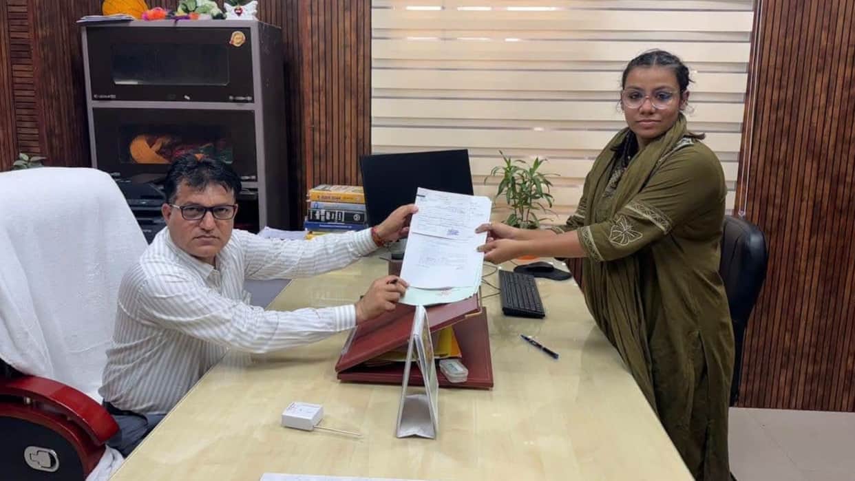 Who is Kirti Gosaiwal 21-Year-Old Civil Services Aspirant Becomes Rajasthan Youngest Municipal Chairperson