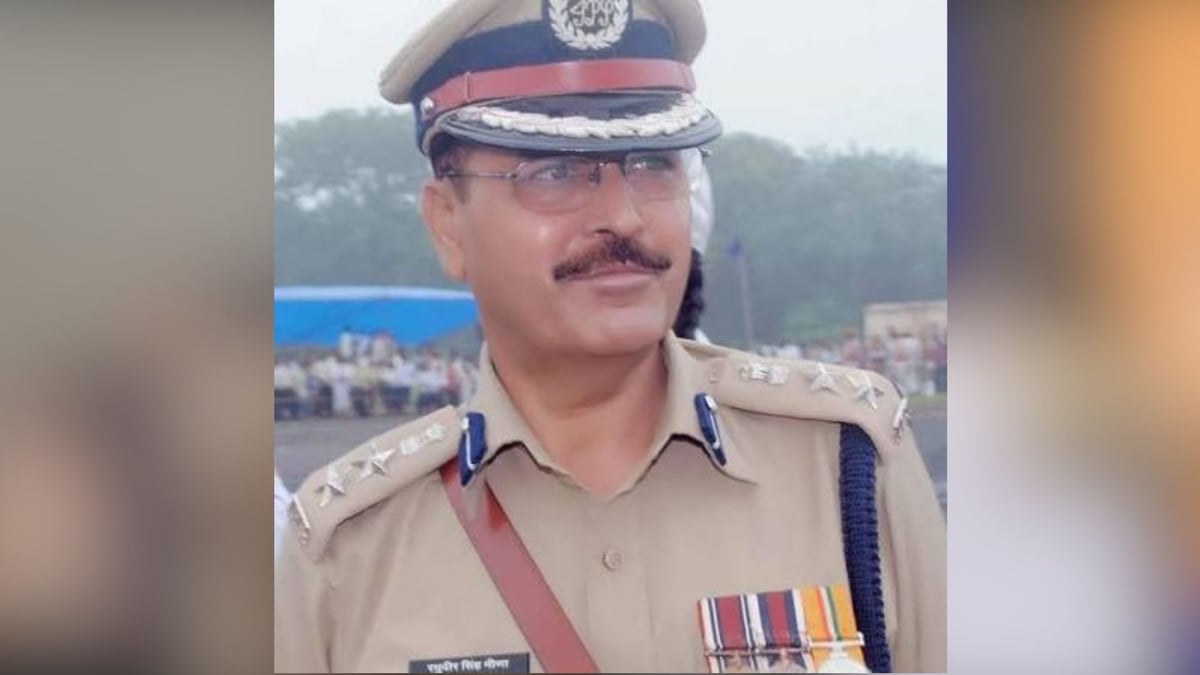 एमपी: रिटायर्ड आईपीएस रघुवीर सिंह मीणा पर धोखाधड़ी का केस, फर्जी एसटी प्रमाण-पत्र से नौकरी पाने का आरोप