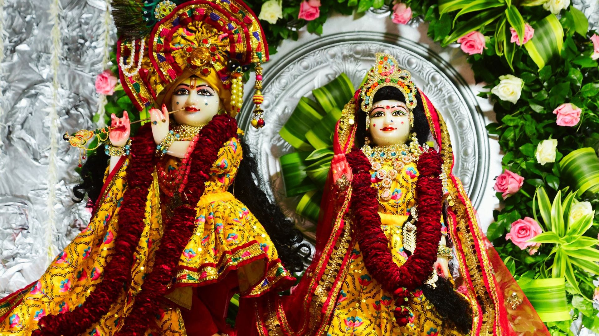 राधारानी की झांकियां सजाकर विधि-विधान से पूजन किया गया।