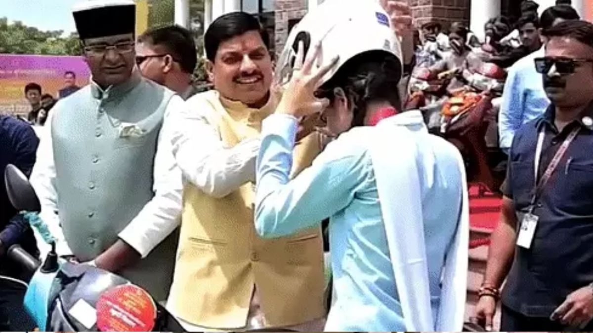 एमपी में टॉपर्स के खाते में आज आएंगे स्कूटी के पैसे, 70% अंक और स्कूल में फर्स्ट जरूरी;जानें कितनी मिलेगी राशि