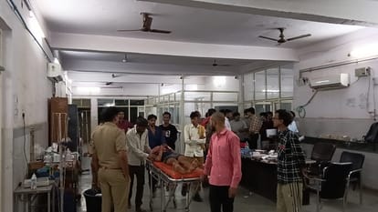 आंख में गोली लगने से घायल किशोर।