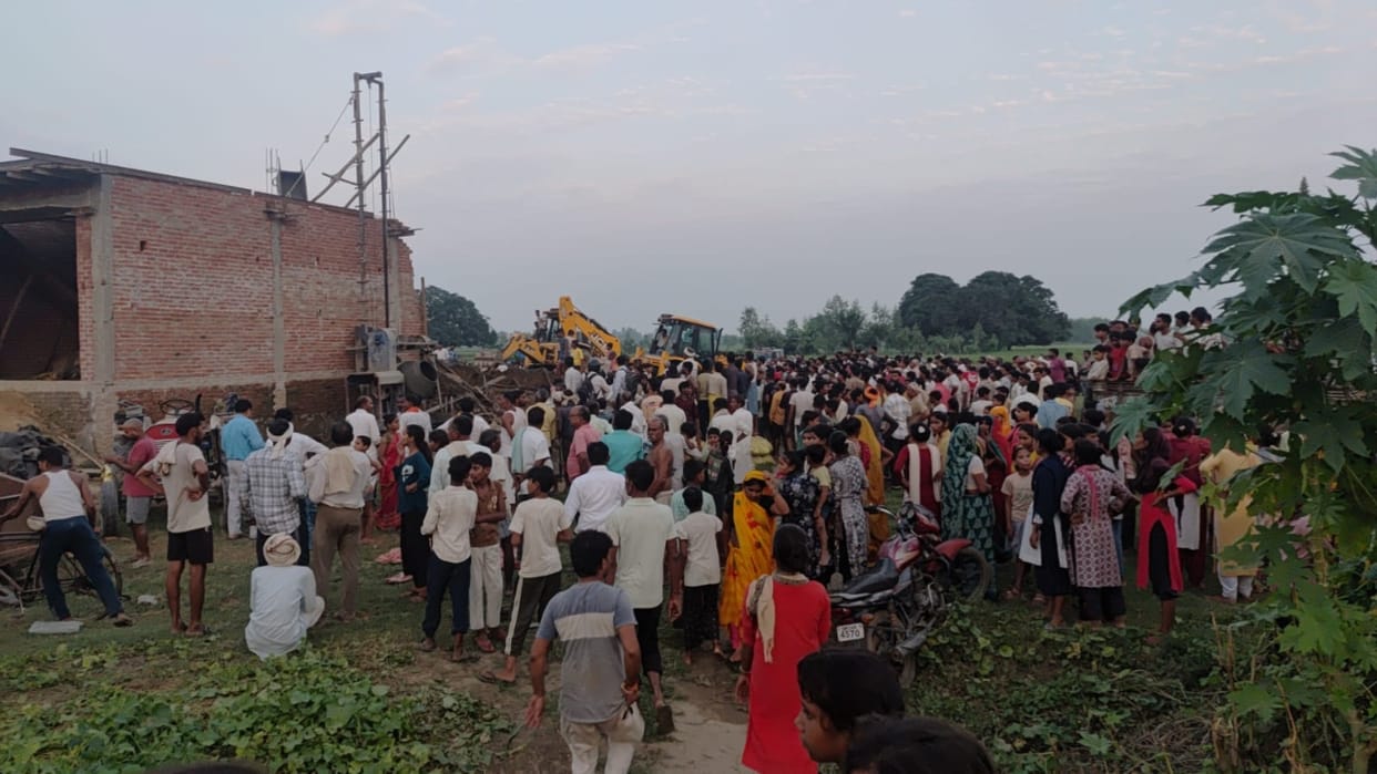 Five people burried under debris after the shuttering of house under construction collapsed in Budaun
