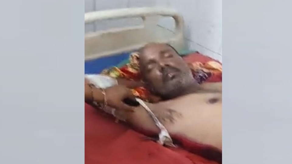 अस्पता में भर्ती घायल