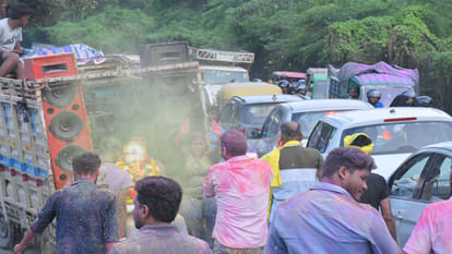Kanpur: Traffic jams during Ganesh Visarjan procession leave ambulances stranded