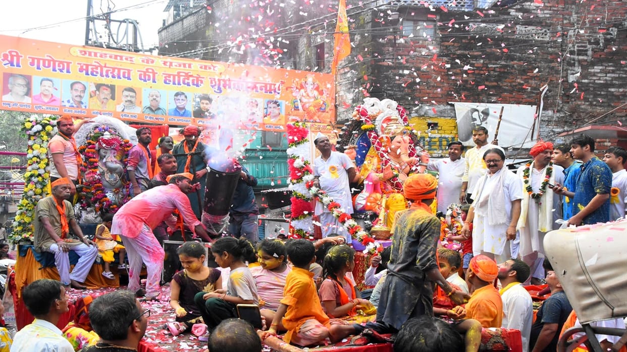 Nath Nagri immersed in the spirit of Maharashtra during the Ganesh Visarjan procession in Bareilly