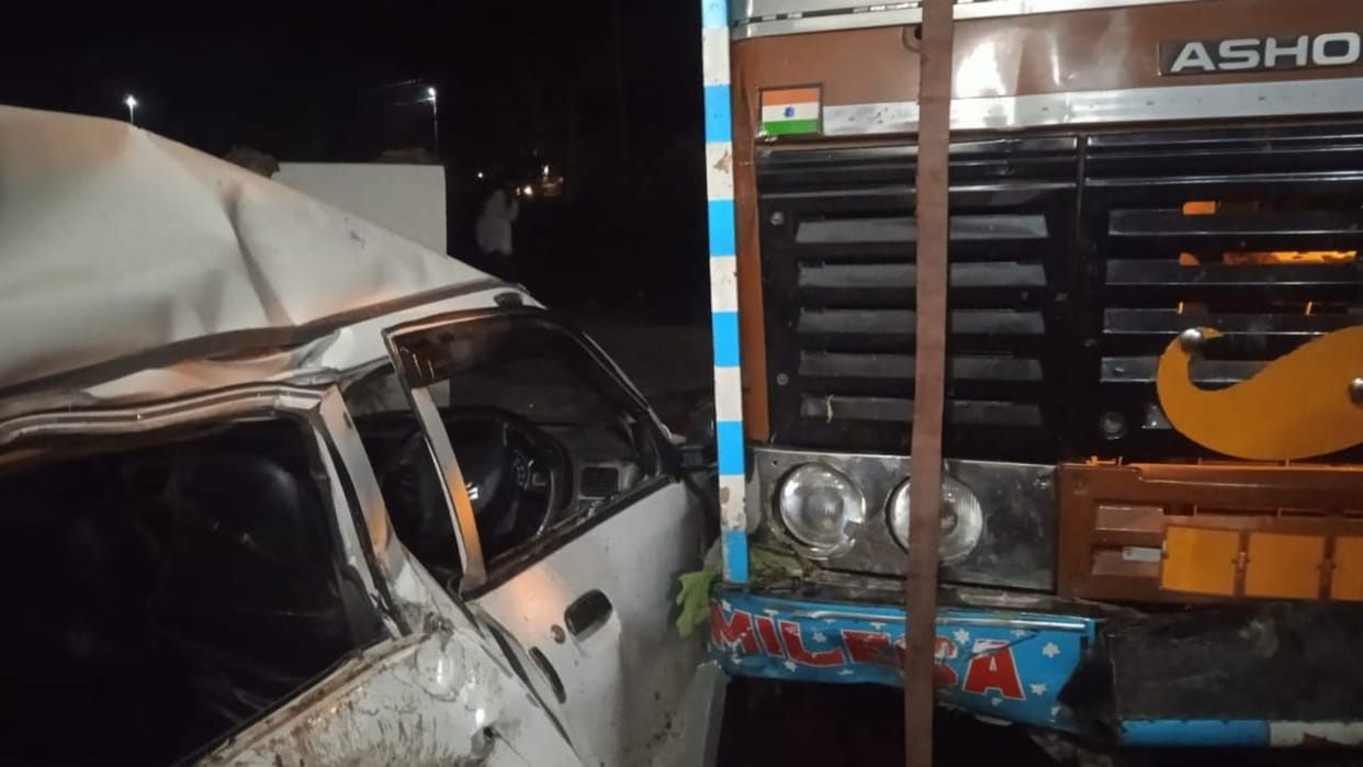kala amb truck accident one dead four injured trilokpur road
