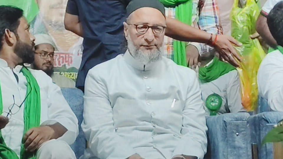 कानपुर पहुंचे असदुद्दीन ओवैसी