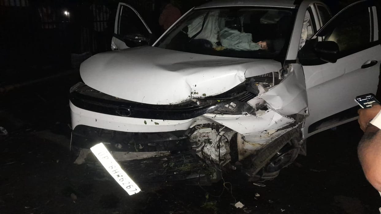 Kanpur Road accident at Mure Company Bridge car crashes through railing and falls down two youths injured