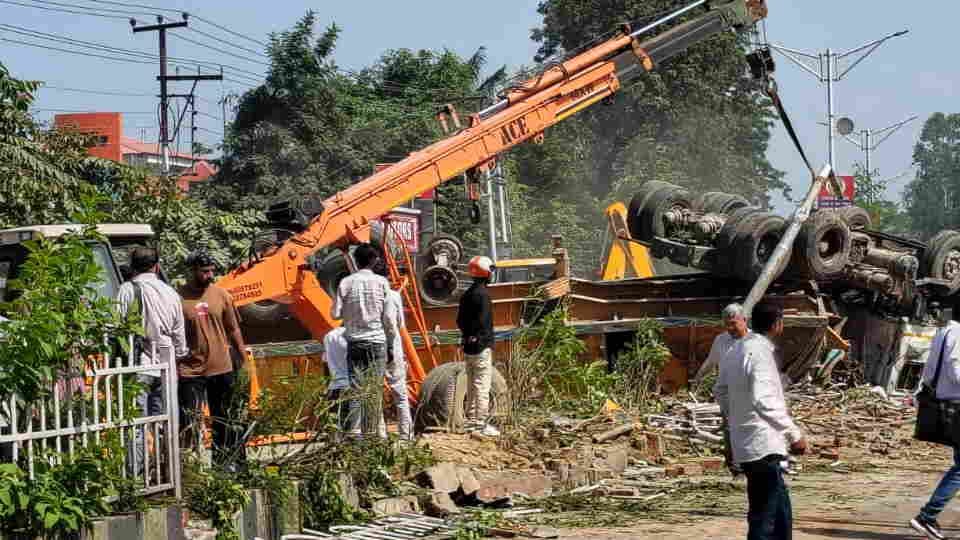 Dehradun Police get tough on recurring accidents at Mohbewala NHAI issued a notice