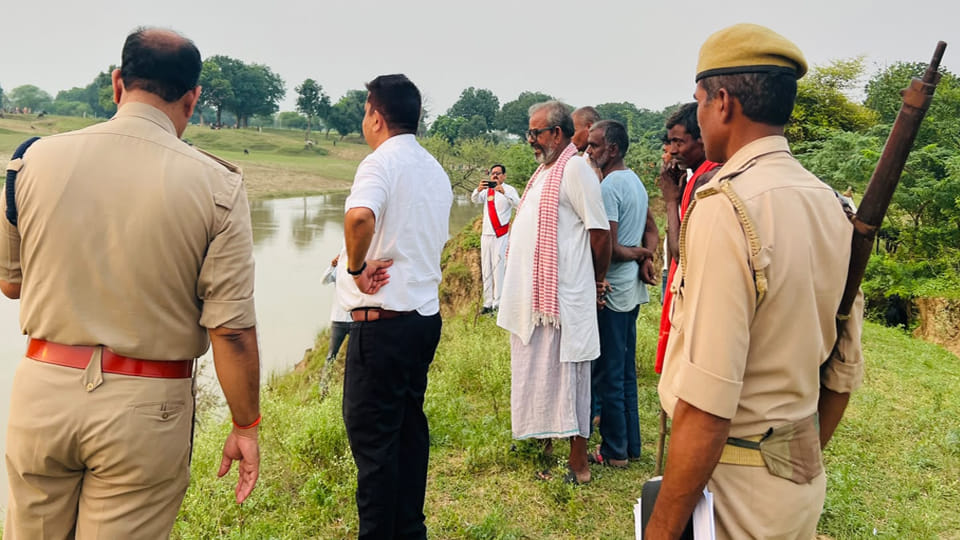 मौके पर मौजूद पुलिस