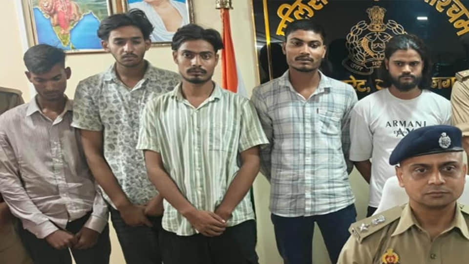 पुलिस गिरफ्त में आरोपी