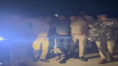 पुलिस ने मुठभेड़ में दबोचा बदमाश।