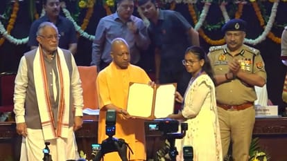 CM Yogi handed over appointment letters to 912 selected candidates of Police Department