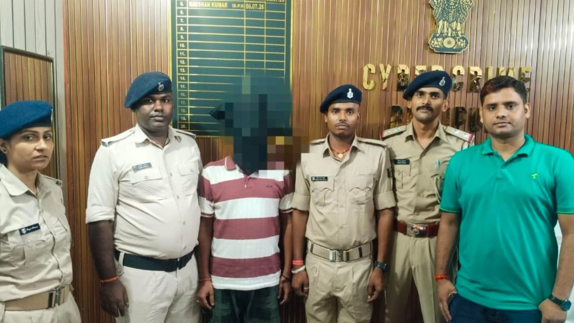 साइबर ठग को भोजपुर साइबर थाने की पुलिस ने खगड़िया से गिरफ्तार किया