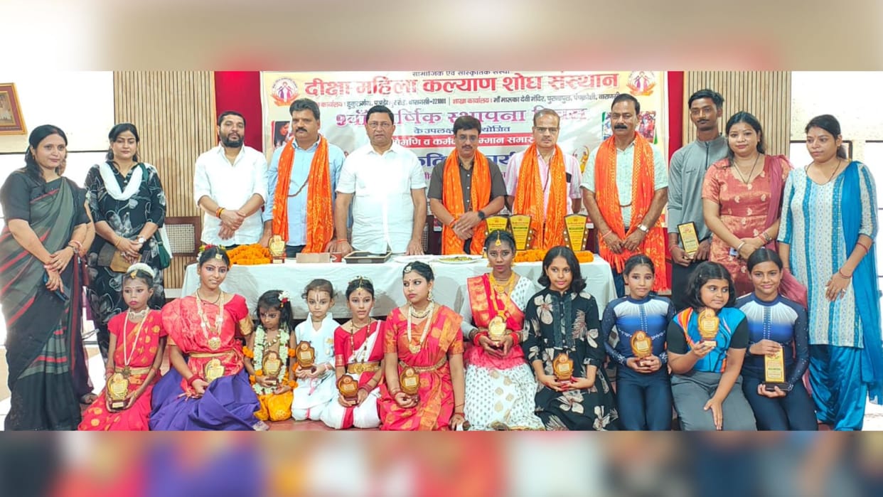 Recognition for Women Empowerment Diksha Presents Yashomani and Karmveer Awards Guests Praise Commendable Work