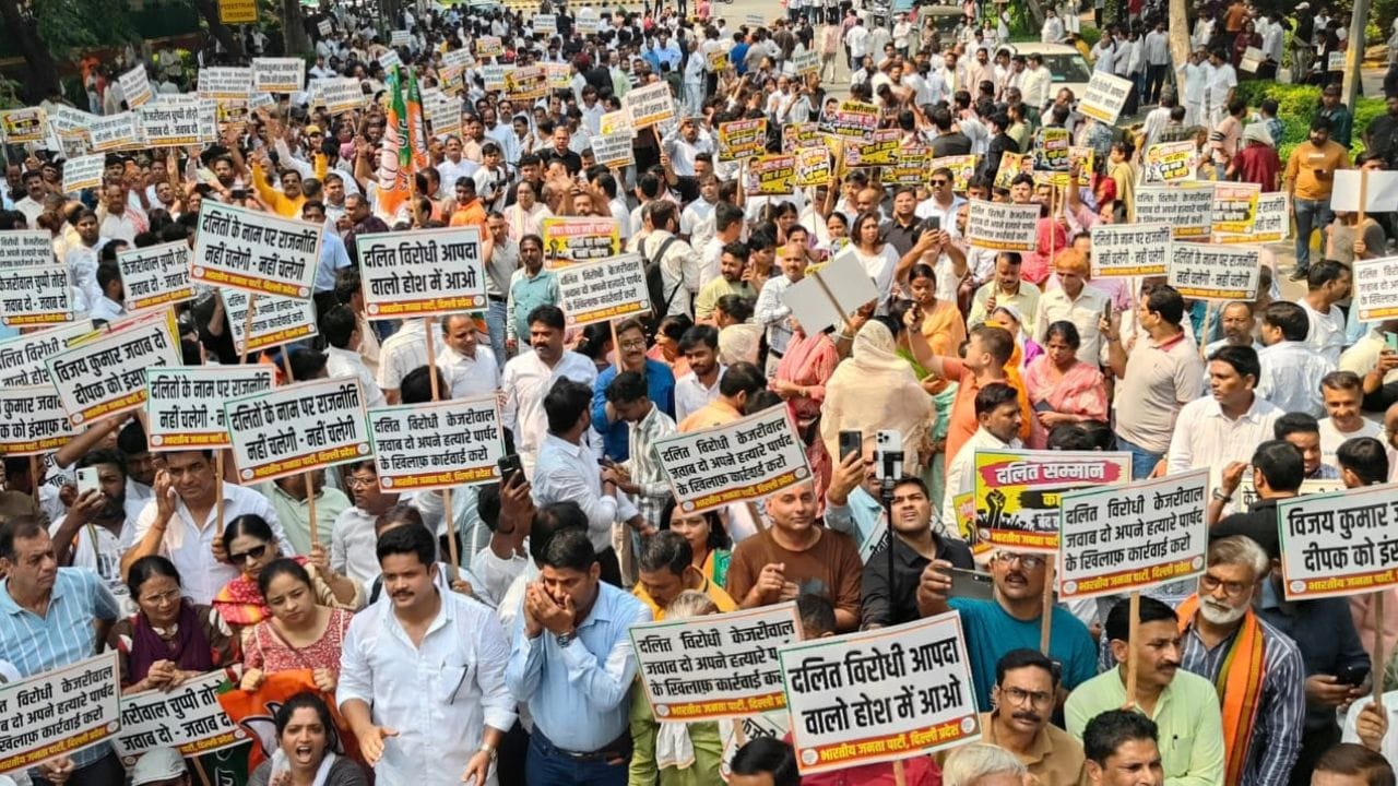 दिल्ली में आप पार्षद के खिलाफ भाजपा का मोर्चा