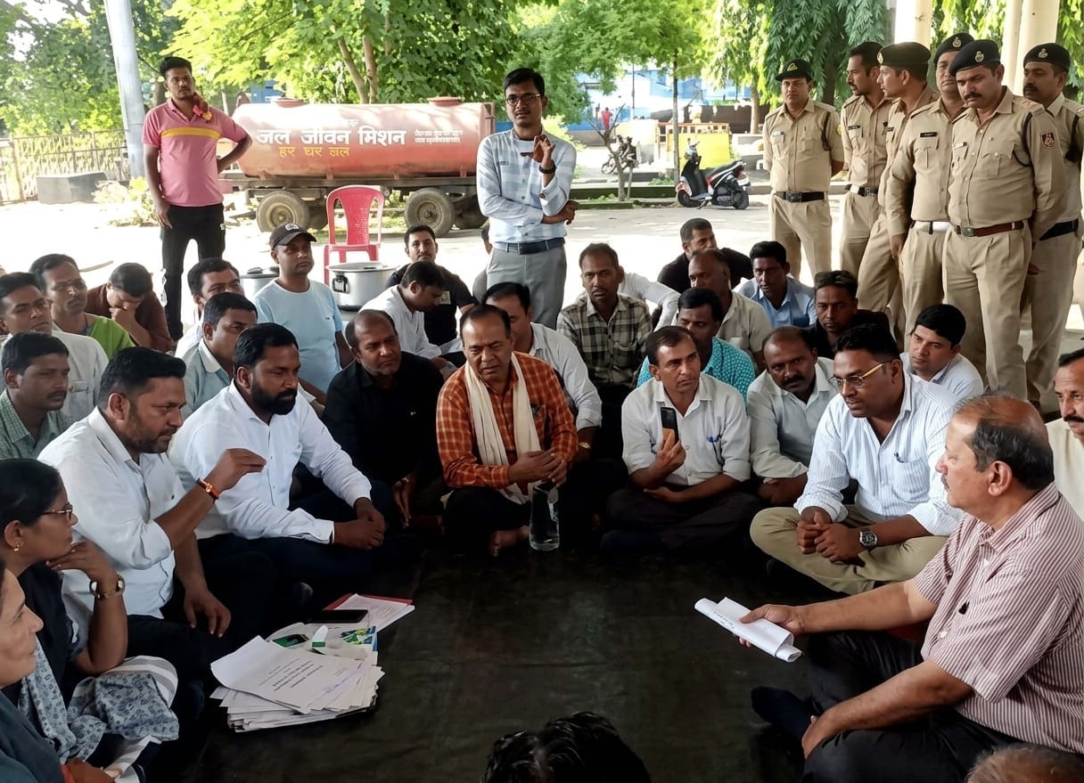 उच्च शिक्षा आयुक्त प्रबल सिपाहा अतिथि विद्वानों से चर्चा करने पहुंचे