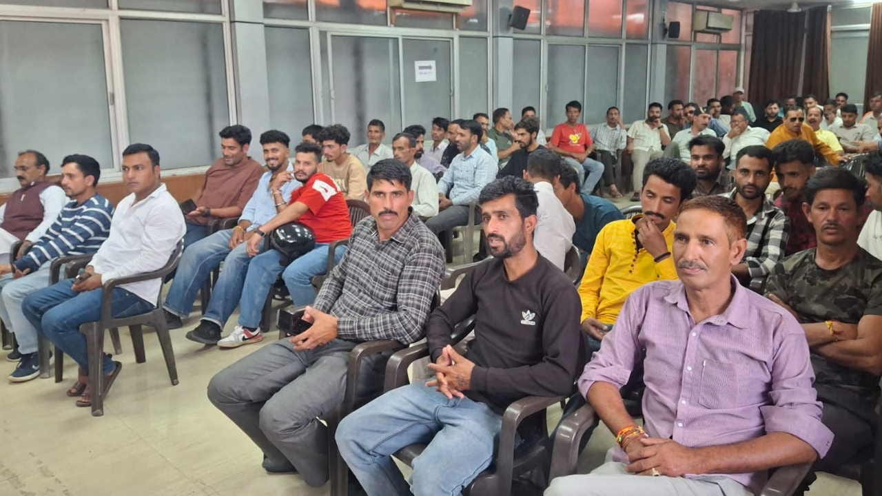 बीजेपी कार्यालय में बैठक