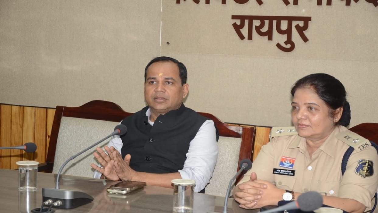 CG: Collector Gaurav kumar singh took a meeting with Vice-Chancellors for foreign students