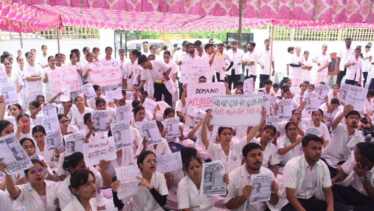 UP: Student dies of dengue at KGMU; students outraged over denial of leave, stage 15-hour sit-in.