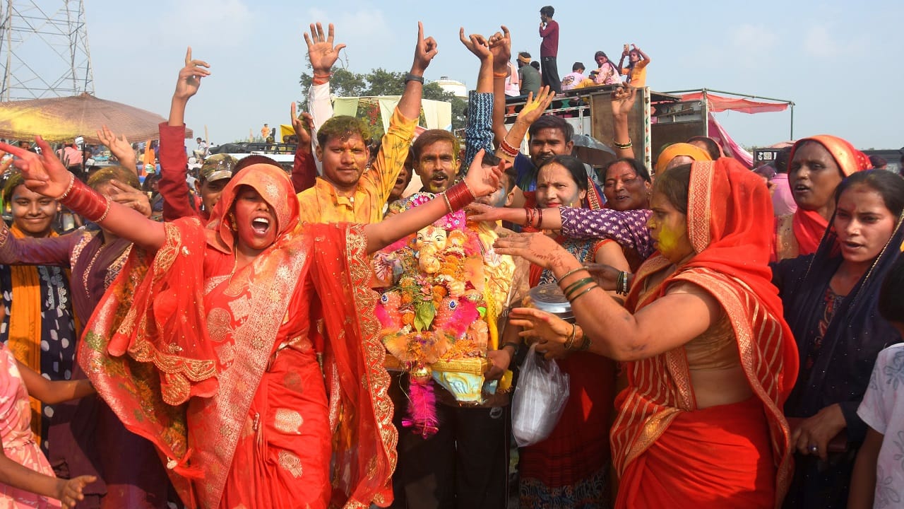 Nath Nagri immersed in the spirit of Maharashtra during the Ganesh Visarjan procession in Bareilly