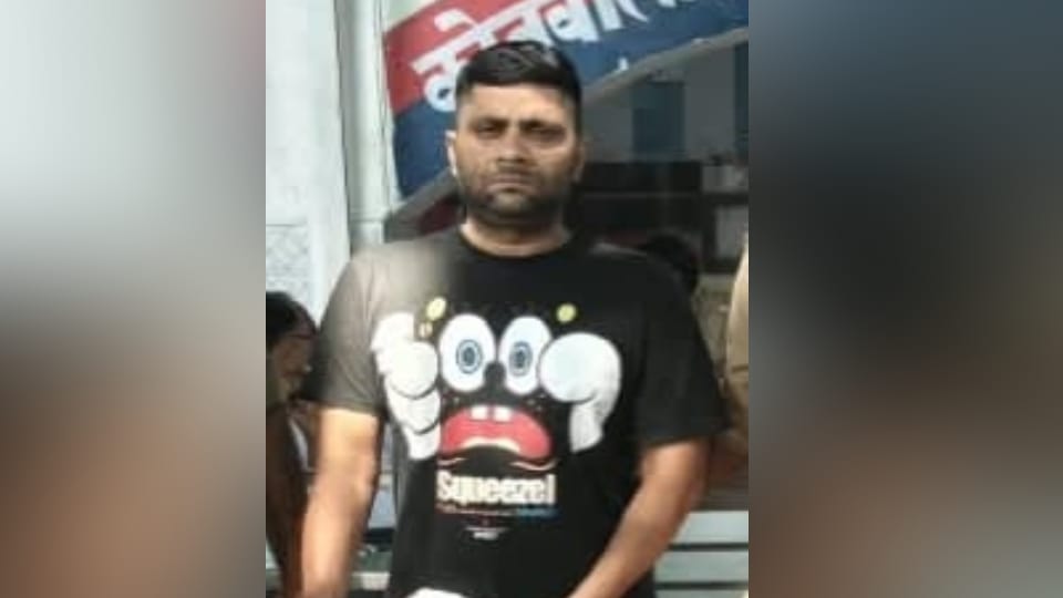 गिरफ्तार आरोपी वकील।