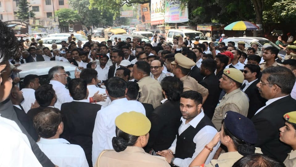 Meerut: Lawyers upset with government's stance on High Court bench;