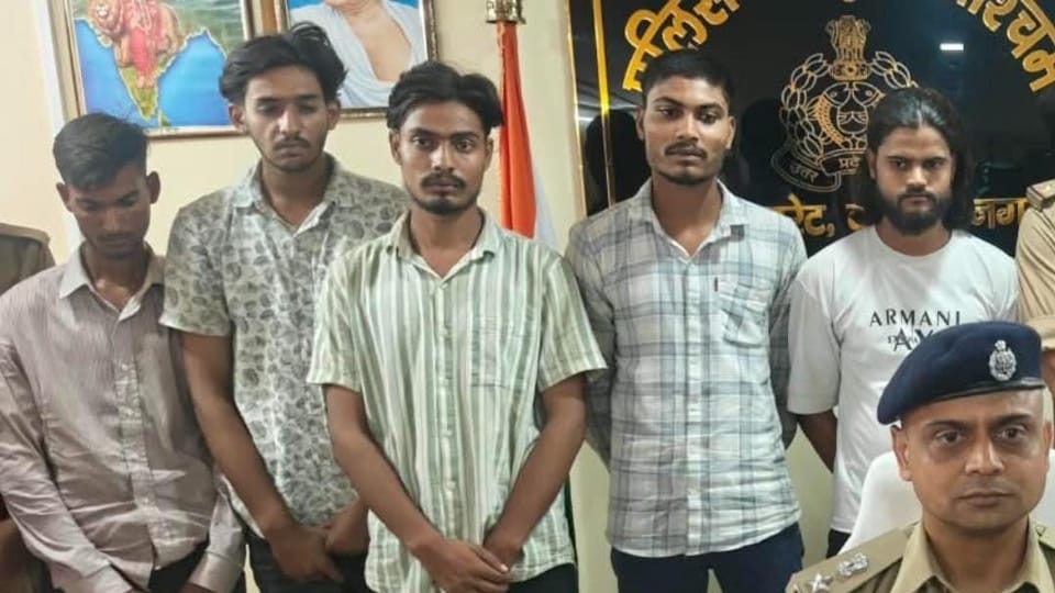 पुलिस की गिरफ्त में आरोपी