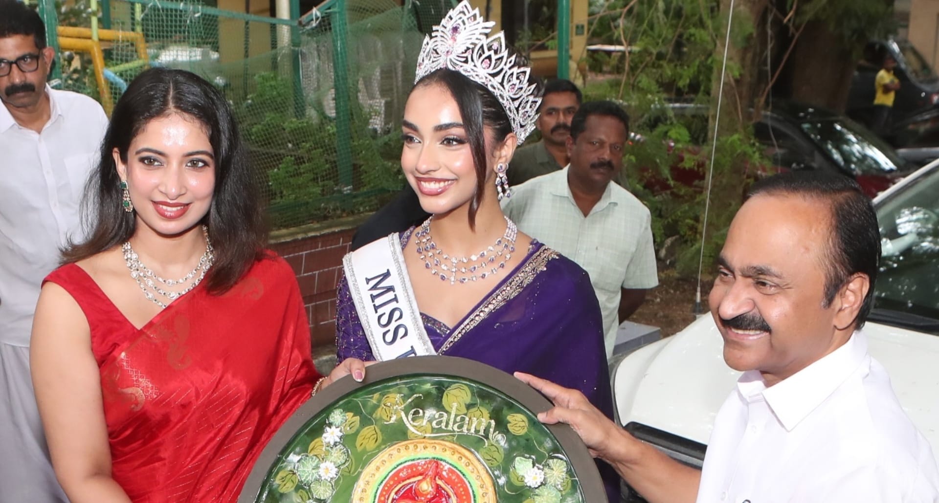 केरल के सीएम श्री वी. डी. सतीसन के साथ लिज