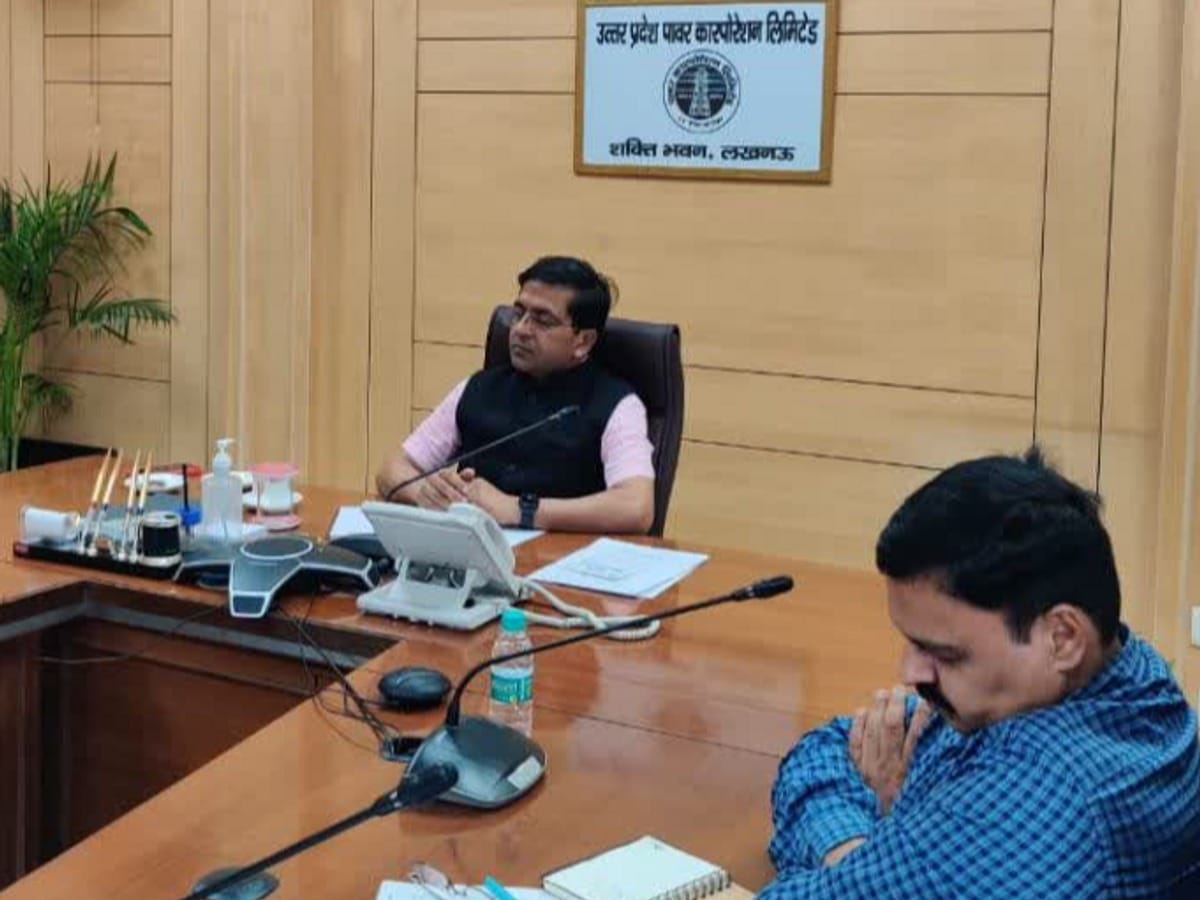 UP: Ashish Goyal fails to handle the poor power system and power cuts in the village.