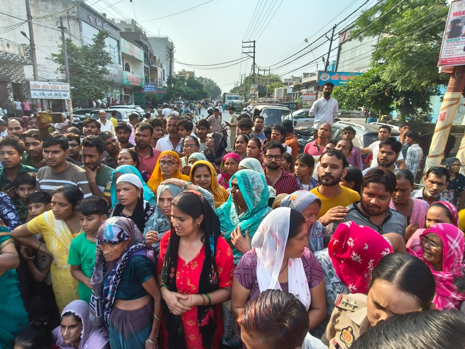 Woman dies after hit by pickup truck police register case against 50 unidentified persons