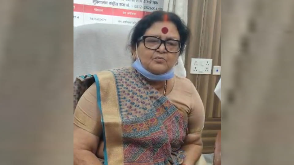 Kanpur: Mayor holds meeting with officials regarding the poor condition of roads