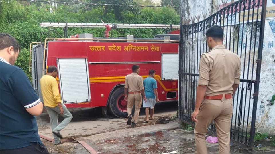 Chitrakoot: Fire breaks out at SBI branch; employees raise the alarm upon seeing smoke