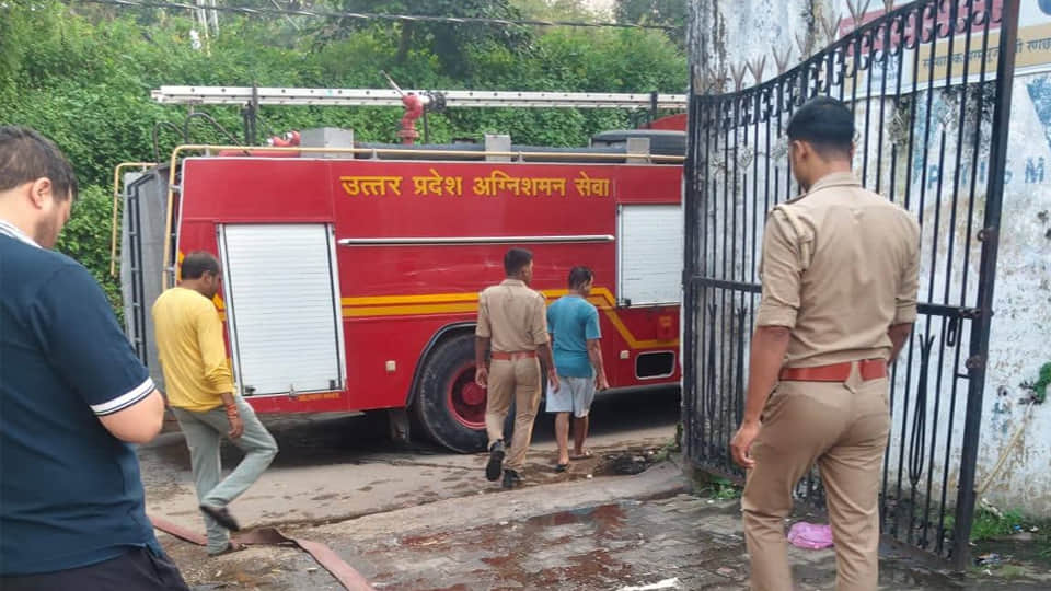 मौके पर पहुंची दमकल