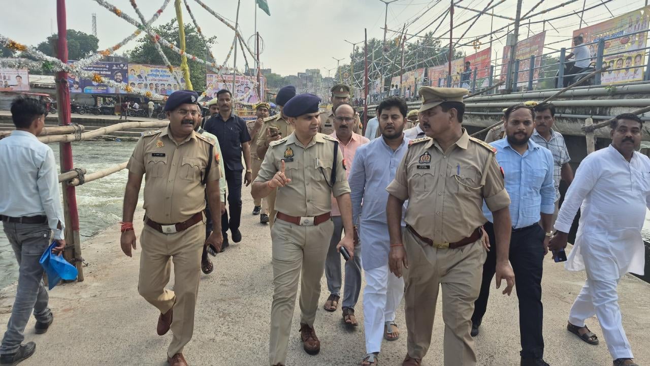 मेला की व्यवस्थाएं देखते एसएसपी।