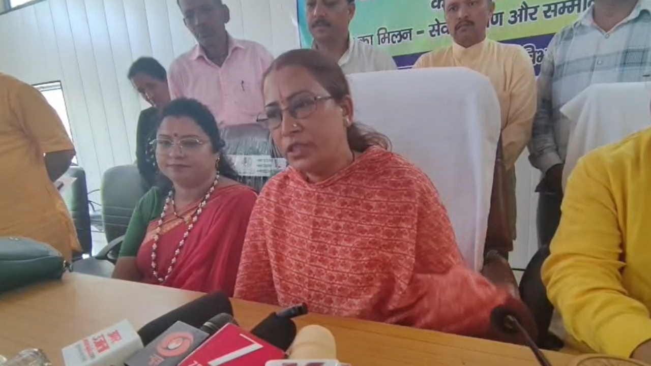 मंत्री रेखा आर्य