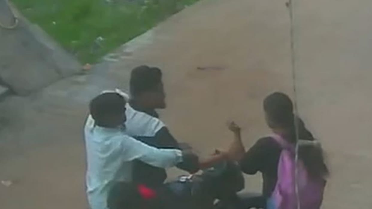 Gwalior: Two Students Allegedly Harassed and Assaulted on Road, Incident Captured on CCTV